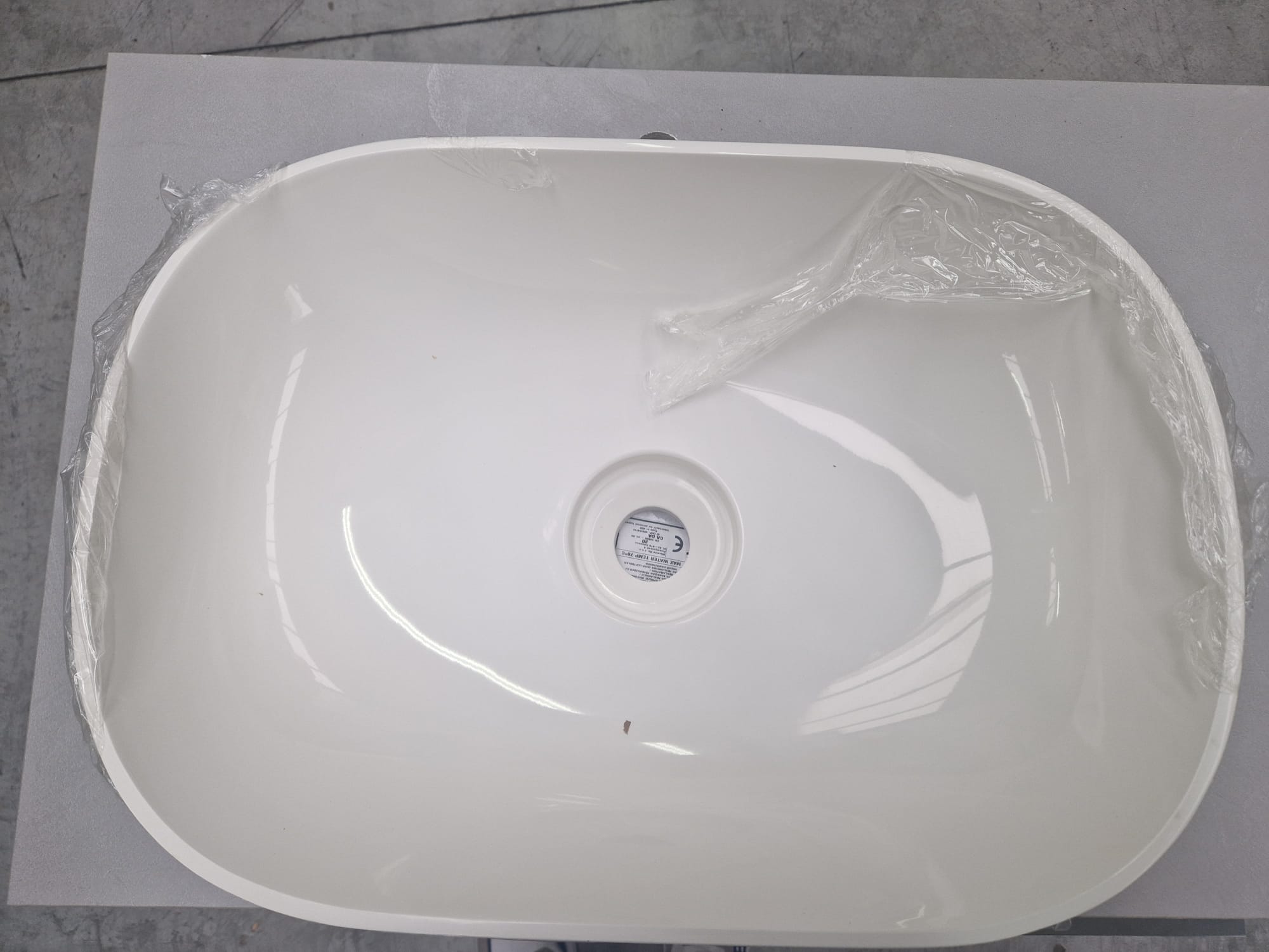 Mobile bagno con vano a giorno