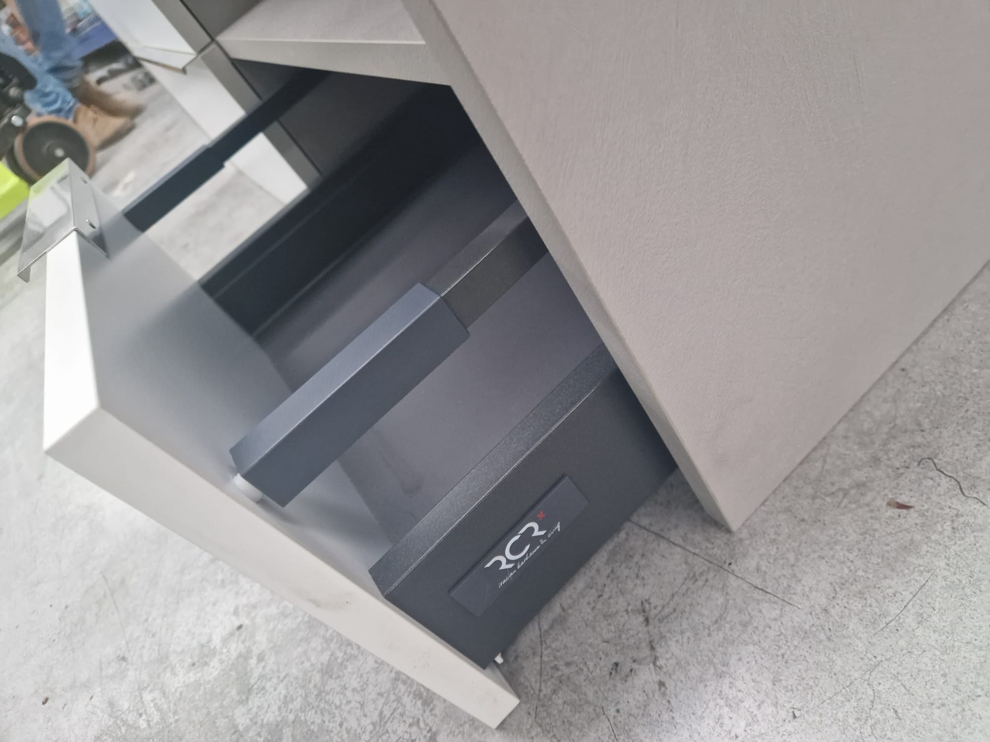 Mobile bagno con vano a giorno