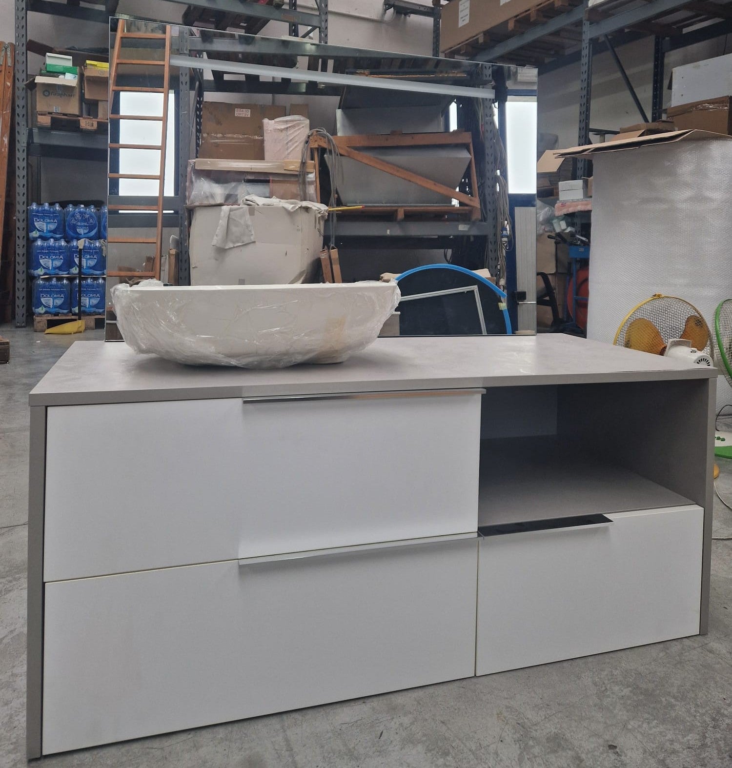 Mobile bagno con vano a giorno