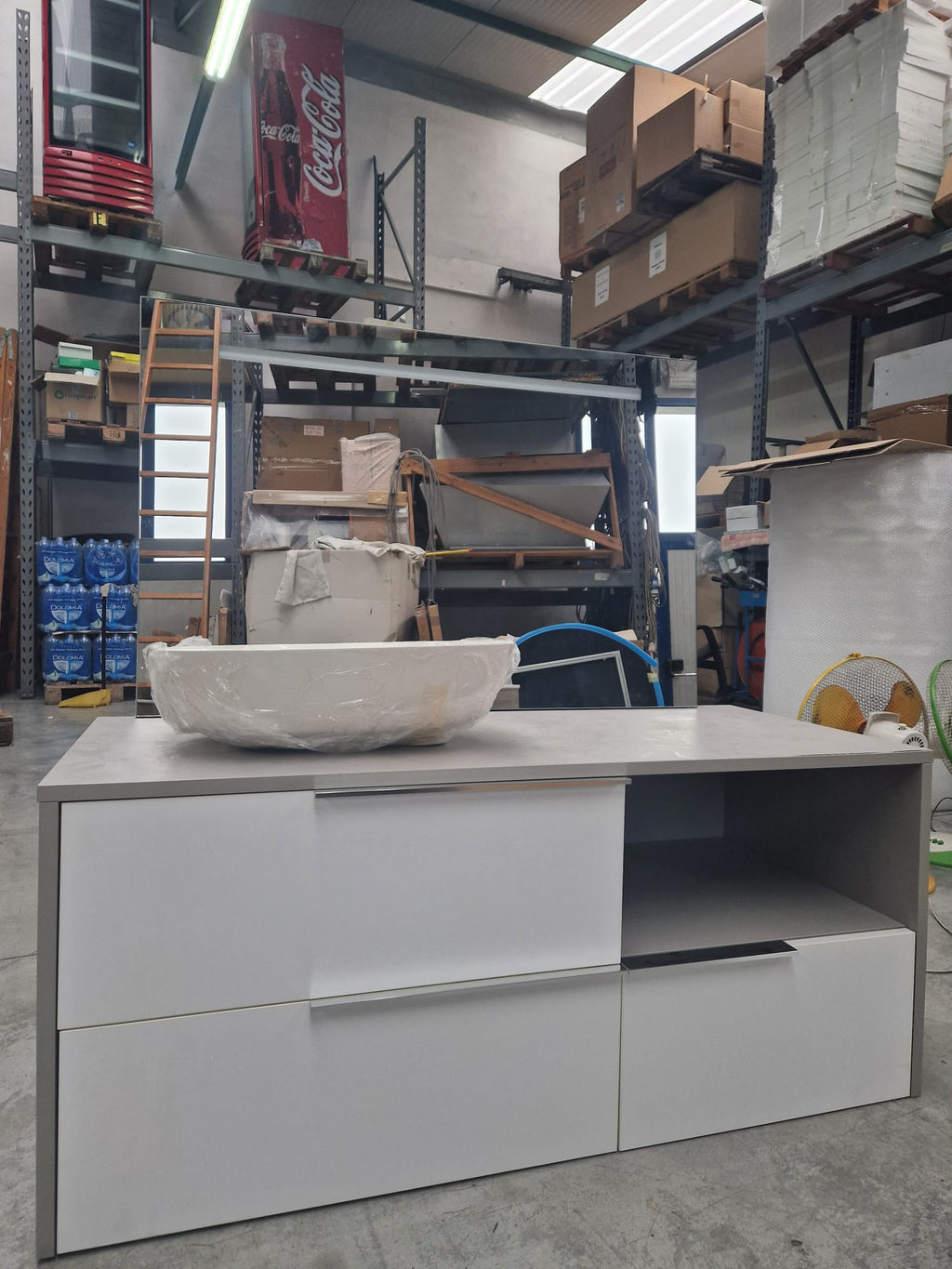 Mobile bagno con vano a giorno