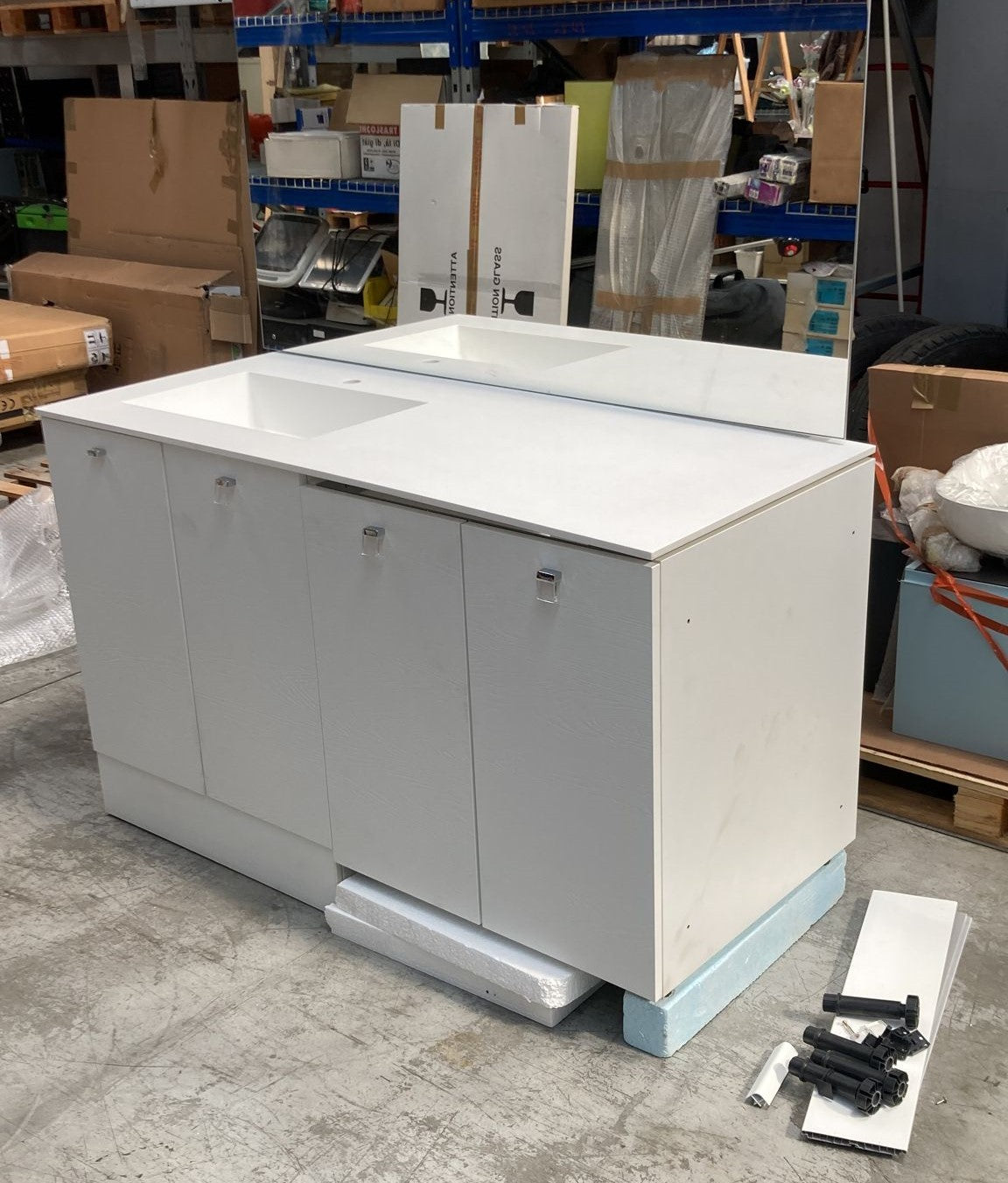 Mobile bianco 4 ante lavanderia