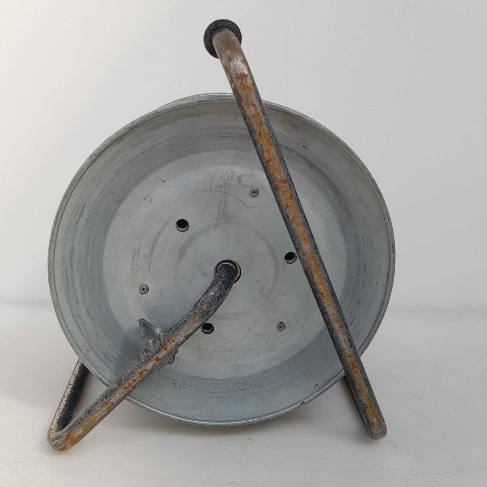 Avvolgicavo manuale su cavalletto Zeca 3512 con cavo e tre prese di corrente