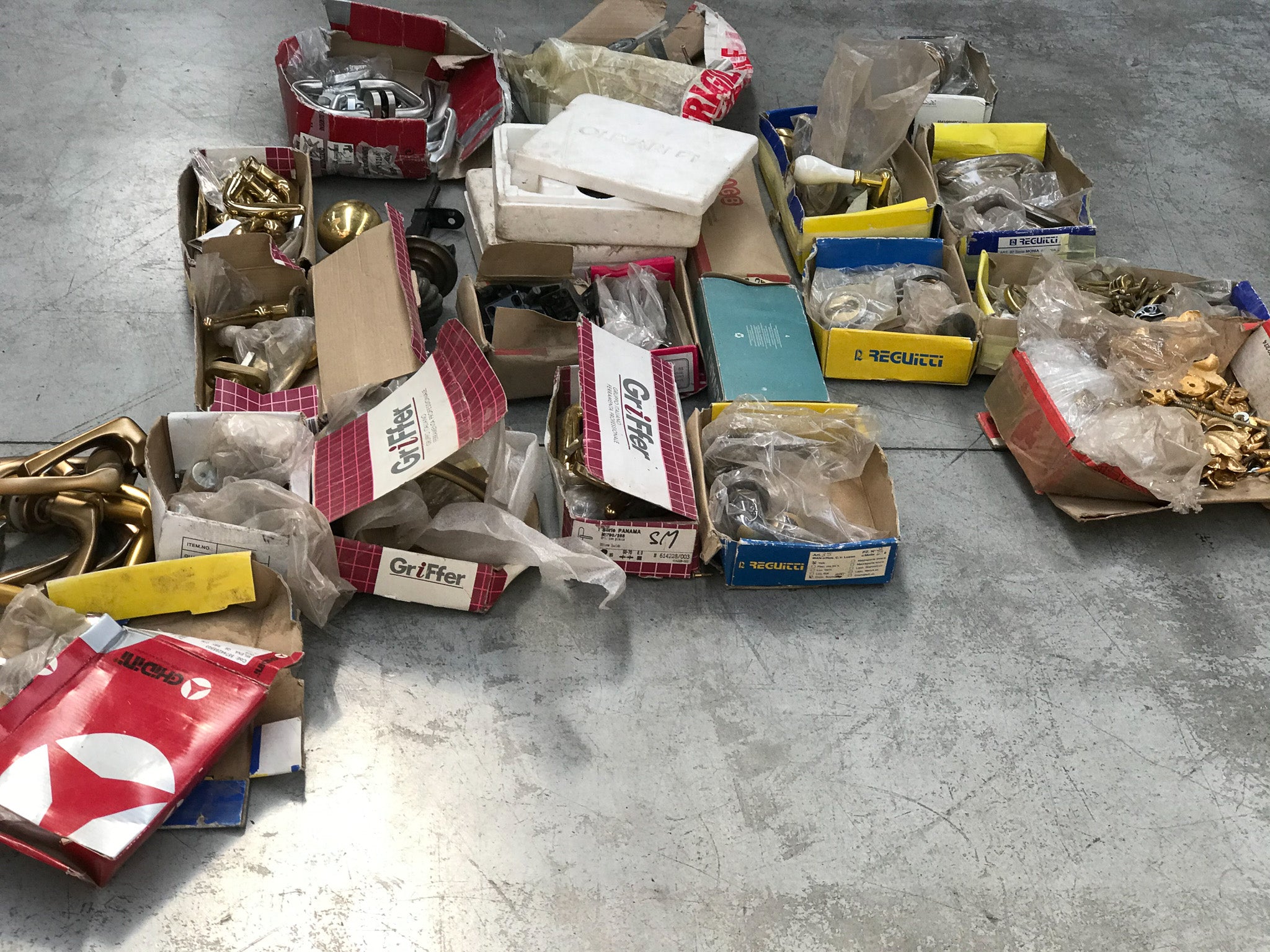 Stock maniglie ed accessori nuovi ed usati Griffer Reguitti Olivari Ghidini