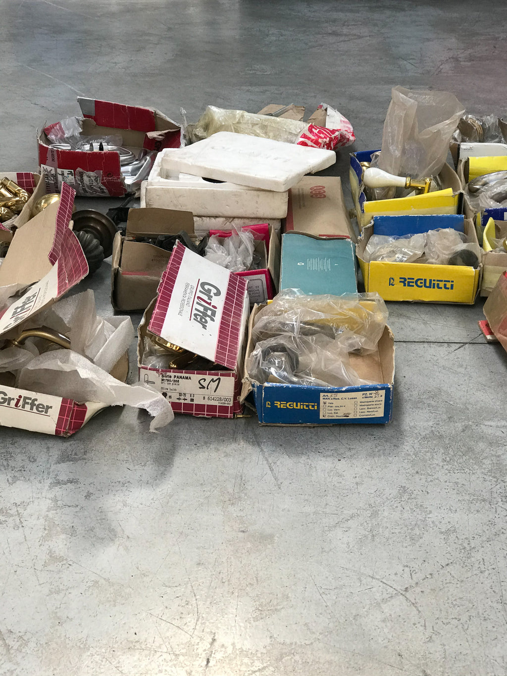 Stock maniglie ed accessori nuovi ed usati Griffer Reguitti Olivari Ghidini