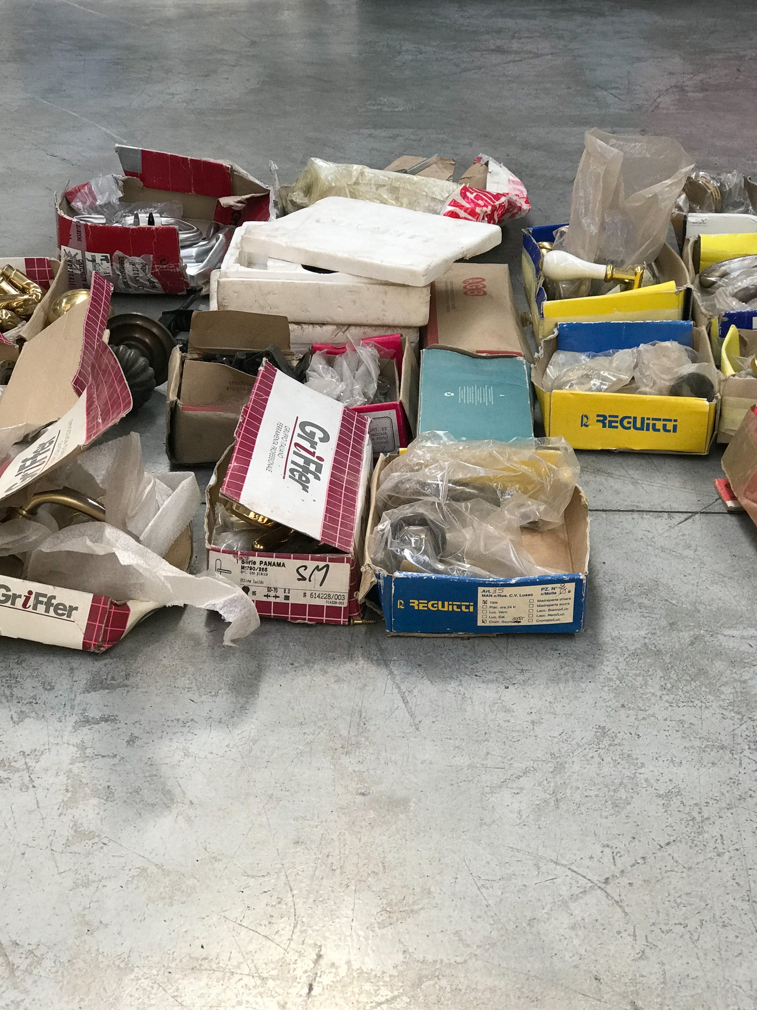 Stock maniglie ed accessori nuovi ed usati Griffer Reguitti Olivari Ghidini