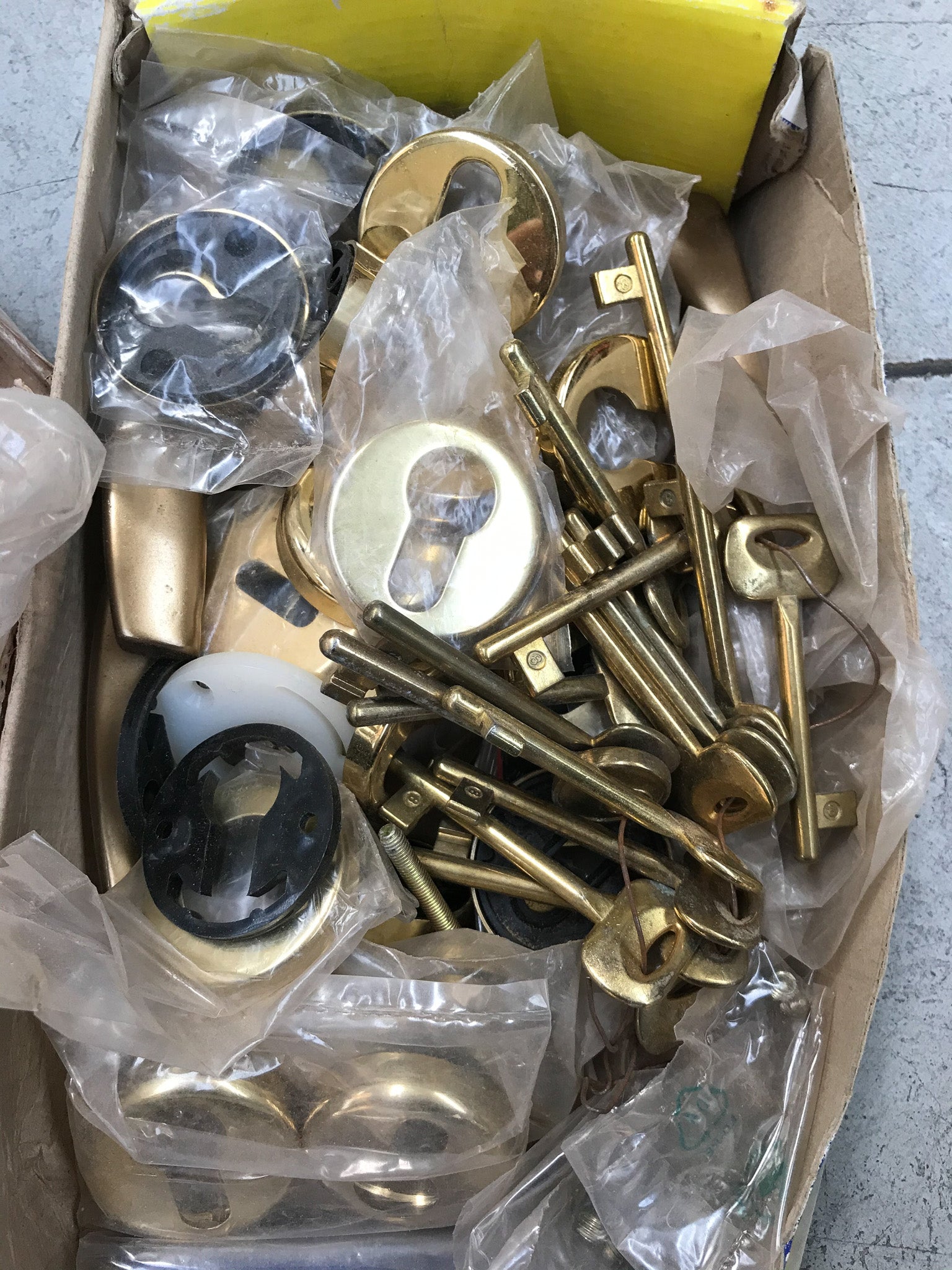 Stock maniglie ed accessori nuovi ed usati Griffer Reguitti Olivari Ghidini