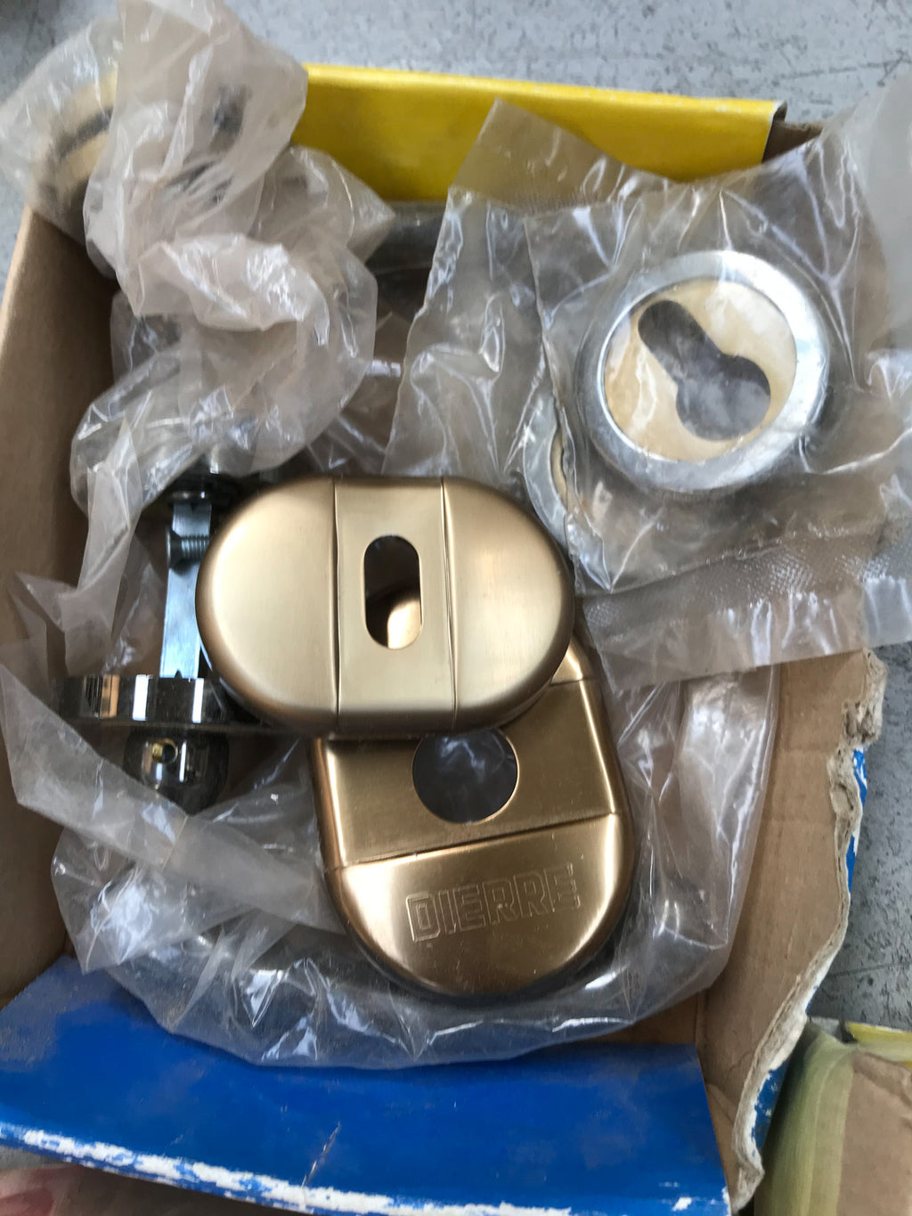 Stock maniglie ed accessori nuovi ed usati Griffer Reguitti Olivari Ghidini