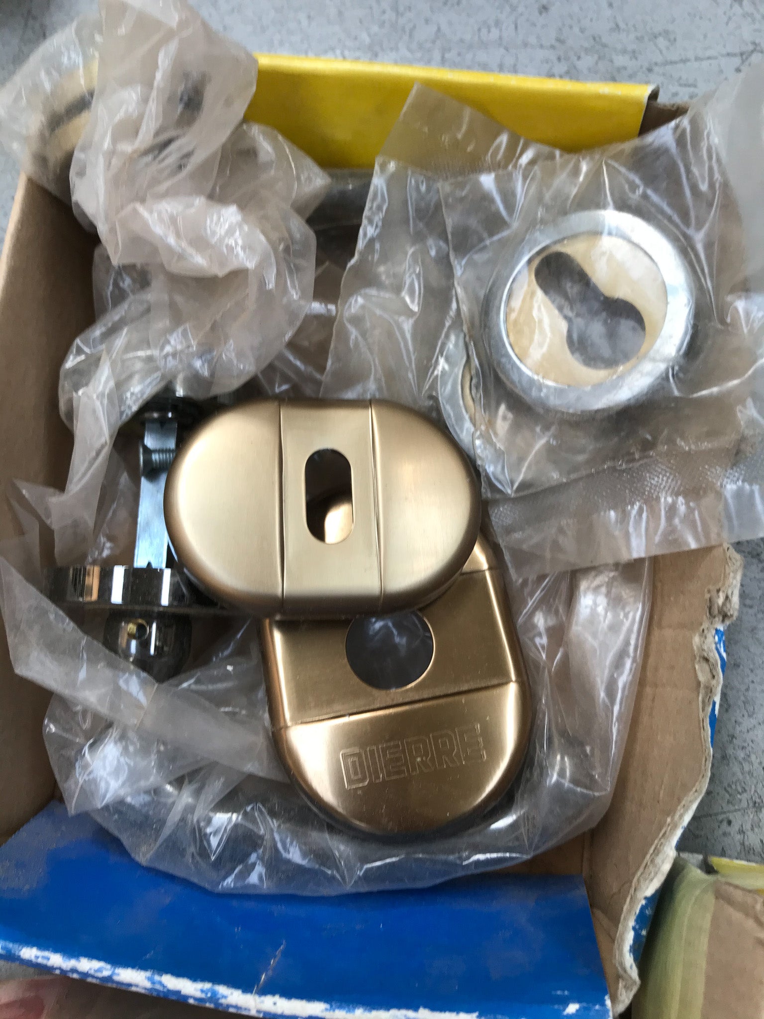 Stock maniglie ed accessori nuovi ed usati Griffer Reguitti Olivari Ghidini