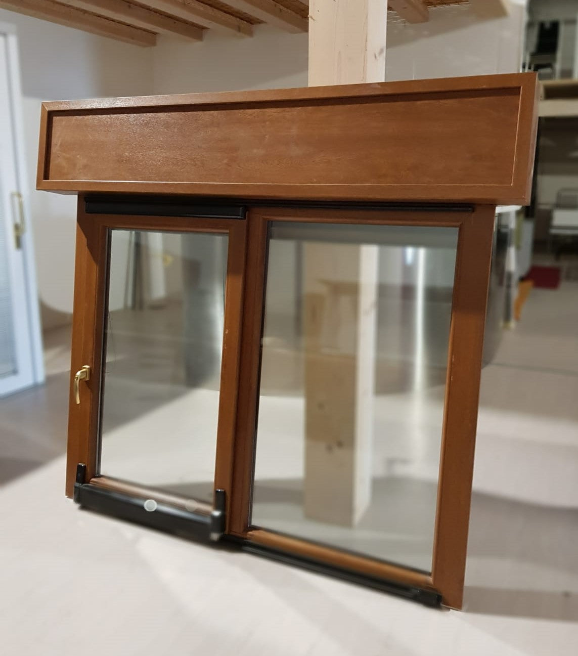 Finestra due ante con cassone tapparelle PVC NOCE NAZIONALE