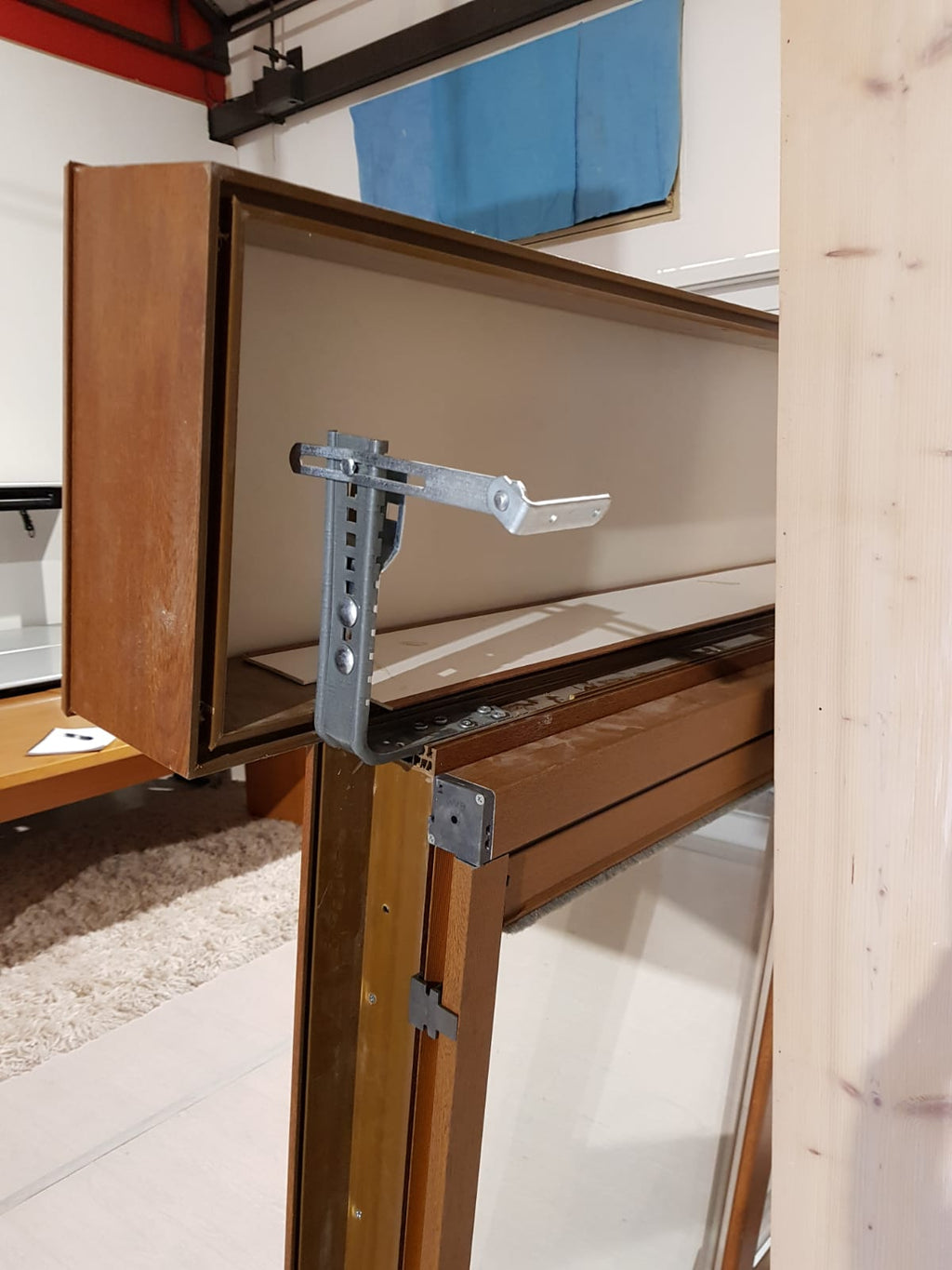 Finestra due ante con cassone tapparelle PVC NOCE NAZIONALE