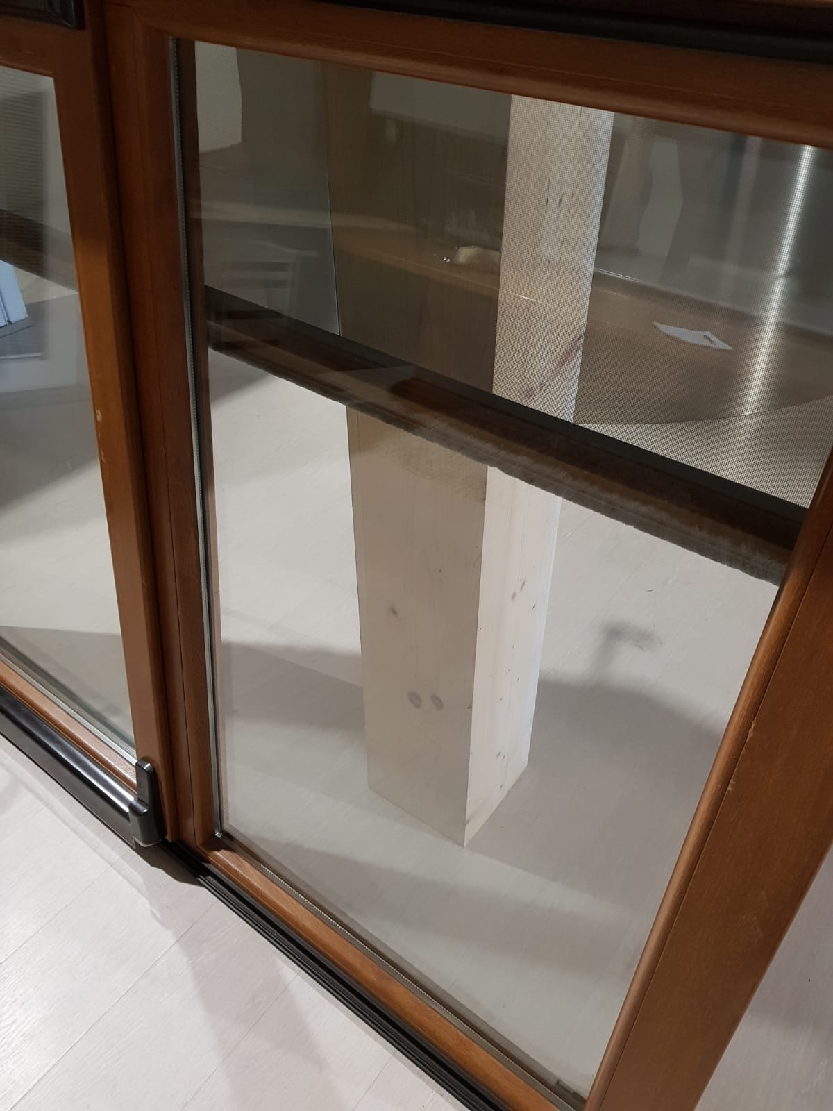 Finestra due ante con cassone tapparelle PVC NOCE NAZIONALE