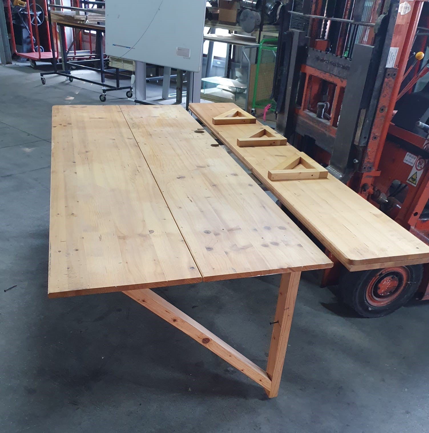 Piano banco lavoro da muro con mensole