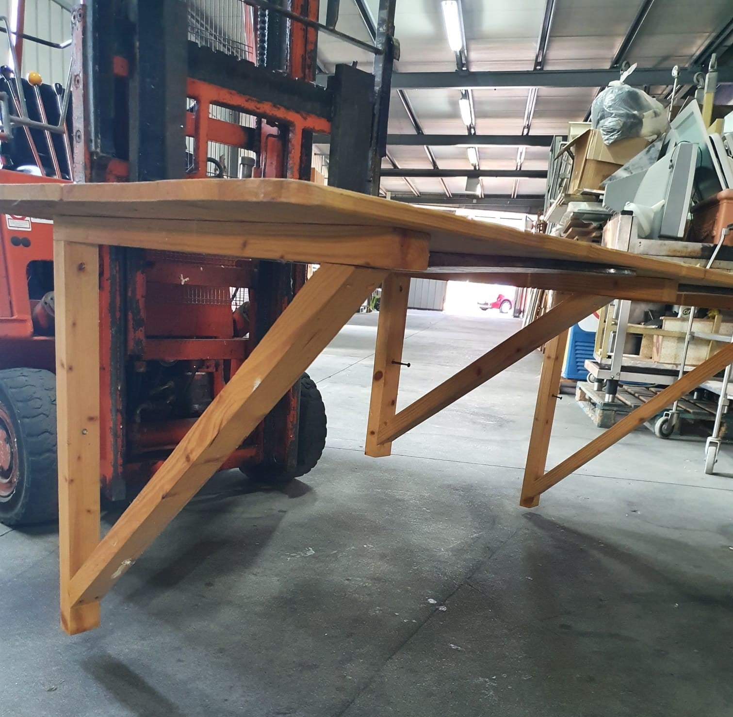 Piano banco lavoro da muro con mensole