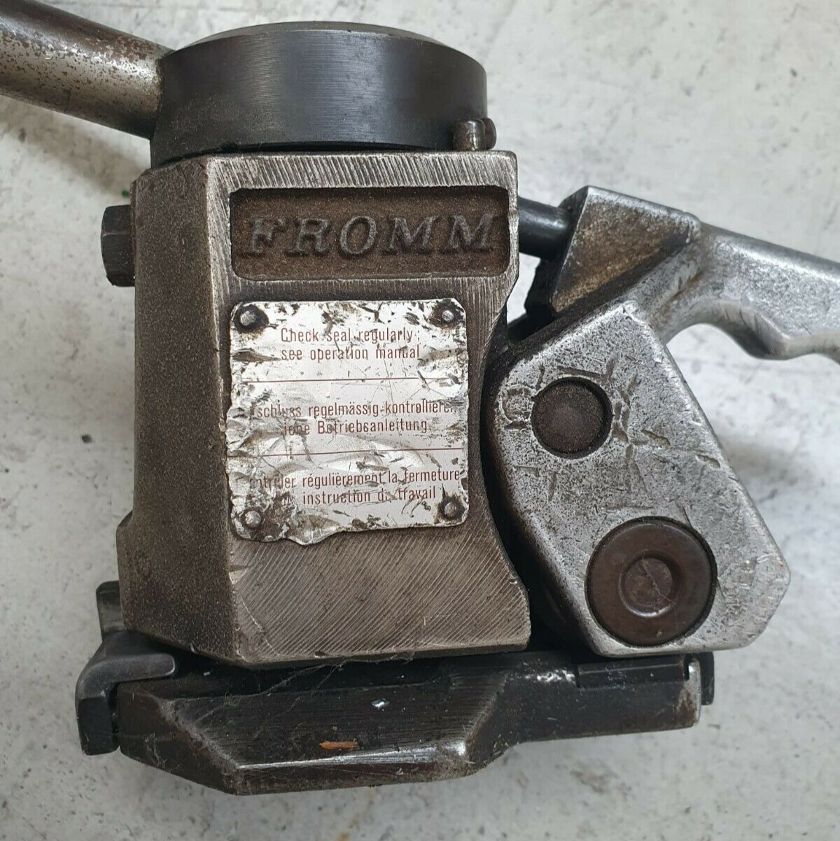 Set di reggiatura reggettatrice manuale FROMM con carrello porta reggia Signode