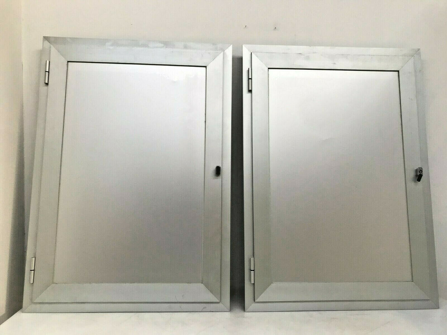 Due sportelli per quadro elettrico/contatore alluminio satinato