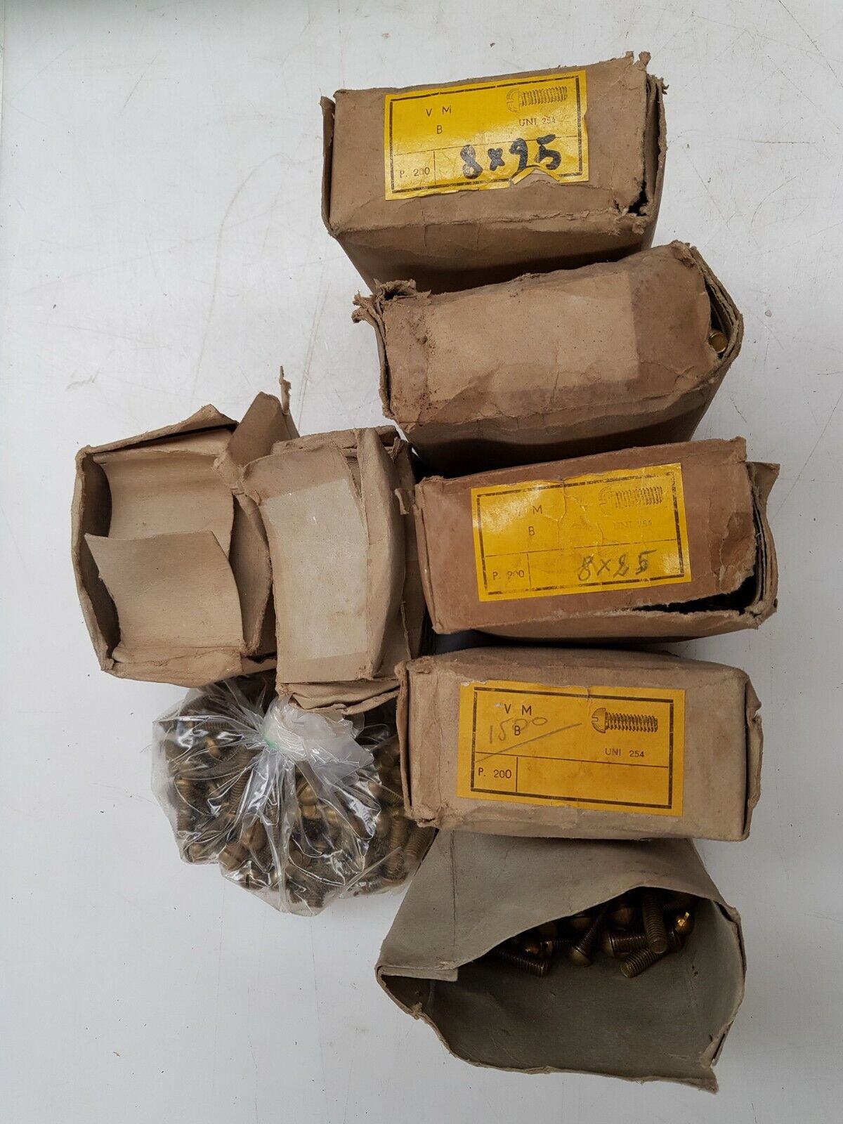 800 pezzi Viti OTTONE con testa tonda bombata 8x25 UNI 254